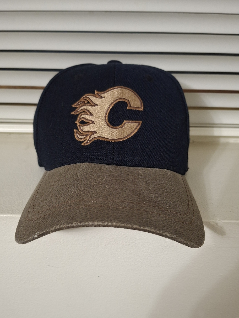 Vintage Sports Specialties Calgary Flames NHL Big Logo Snapback Hat Cap